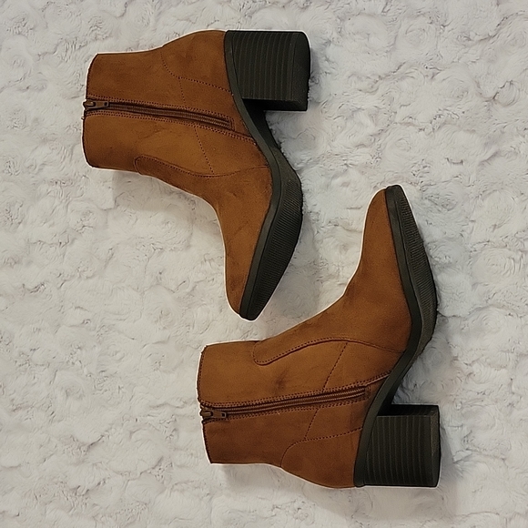 American Eagle Outfitters Brown Heeled Booties, Women's Size 10, EUC! - Picture 5 of 10